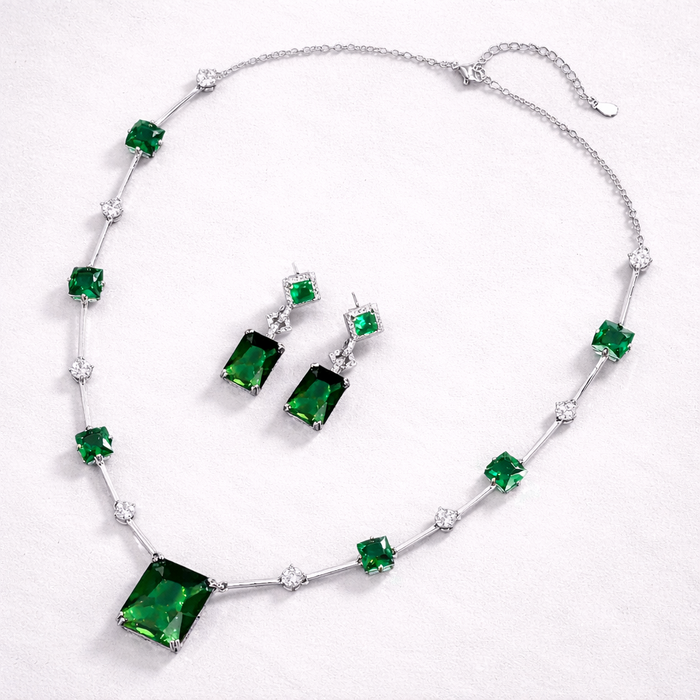 Alena | Clear Structure Emeralds Necklace