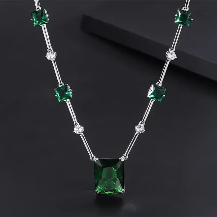 Alena | Clear Structure Emeralds Necklace