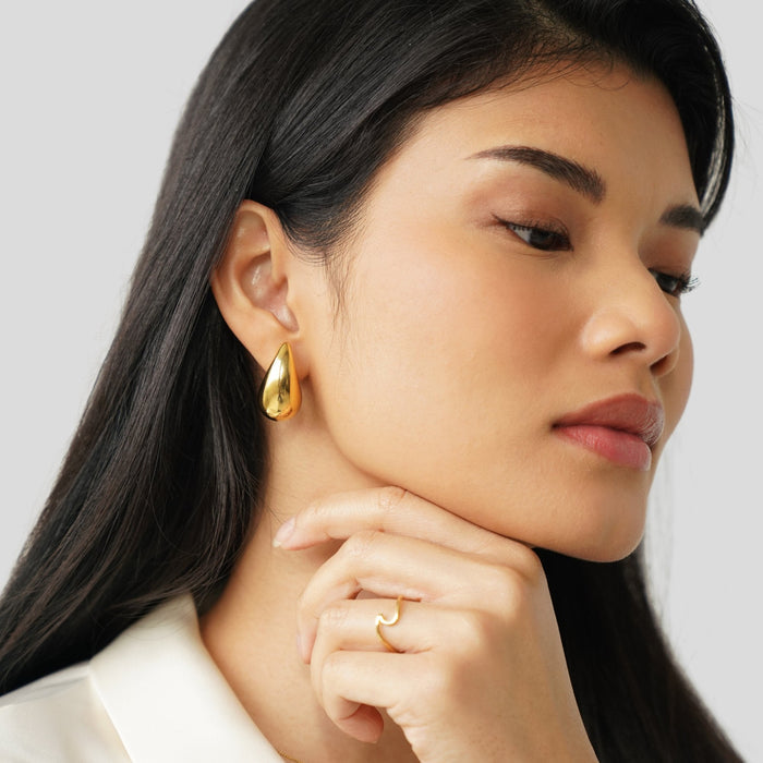 Anja | Gold-Plated Hoop Earrings with Delicate Curve