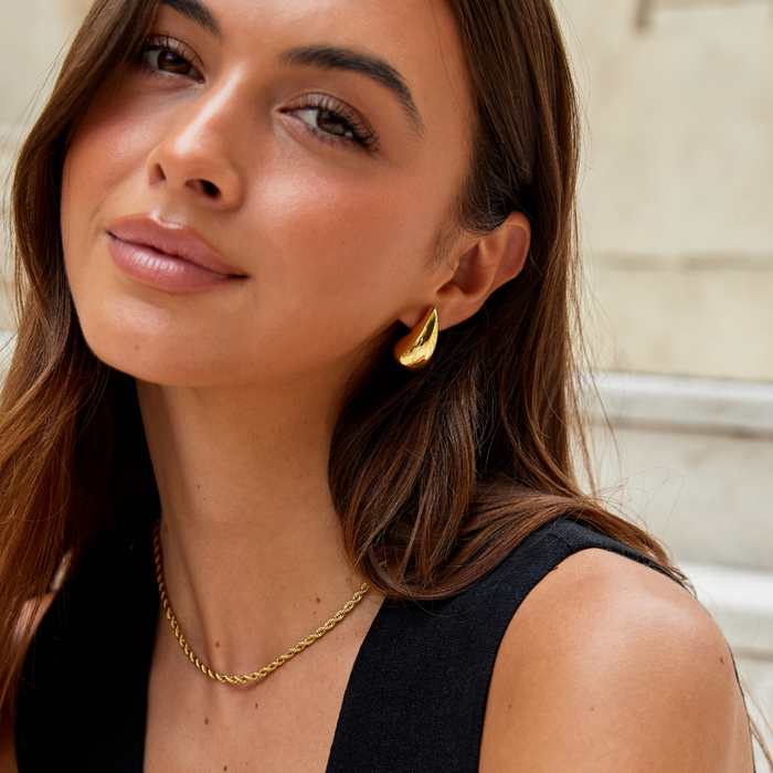 Anja | Gold-Plated Hoop Earrings with Delicate Curve