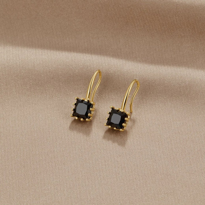 Annemarie | Silver Earrings with Delicate Drop