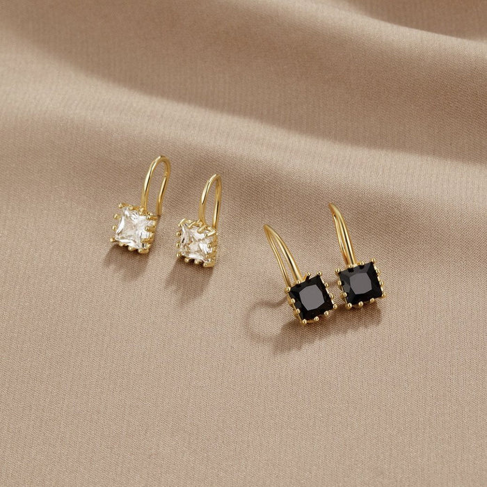 Annemarie | Silver Earrings with Delicate Drop