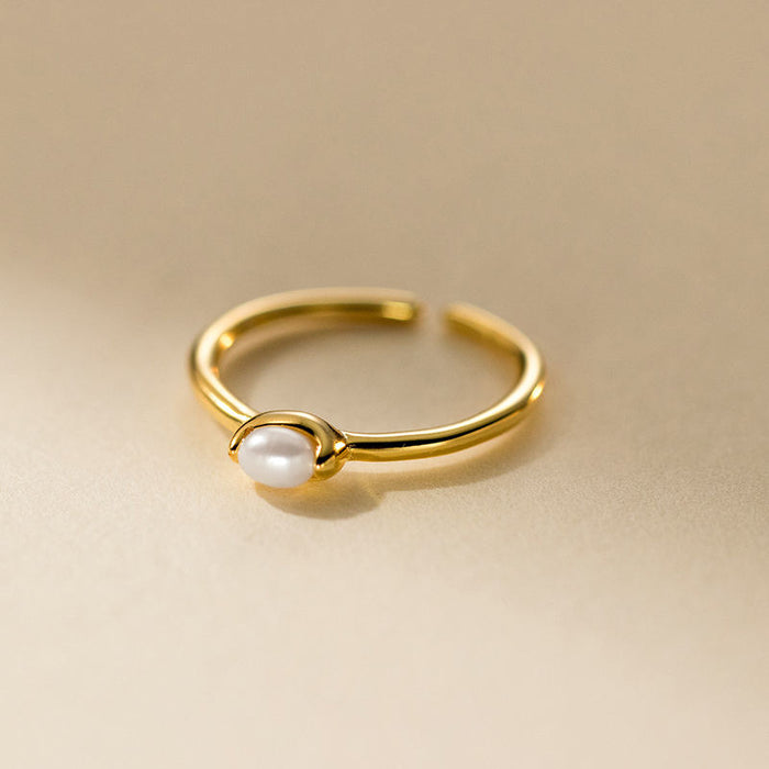 Aurora | Gold-Plated Delicate Kateřina Ring with Pearl Line