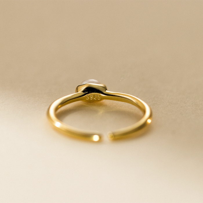 Aurora | Gold-Plated Delicate Kateřina Ring with Pearl Line