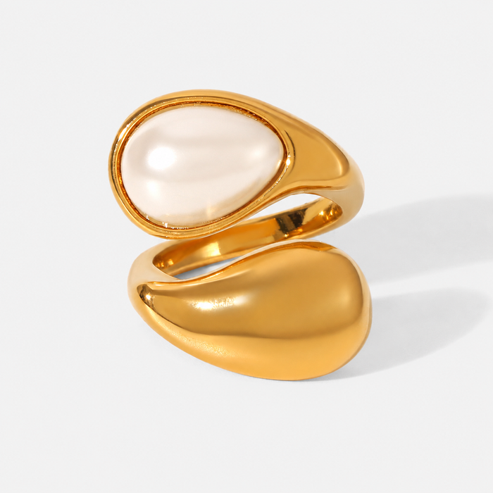 Beatriz | Serene Pearl Ring