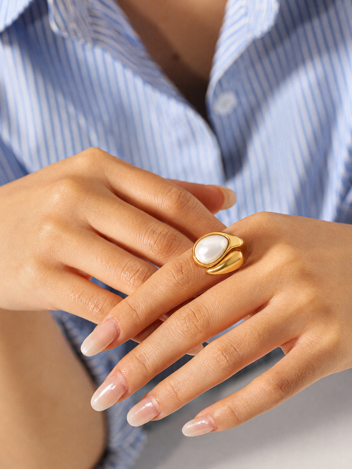 Beatriz | Serene Pearl Ring