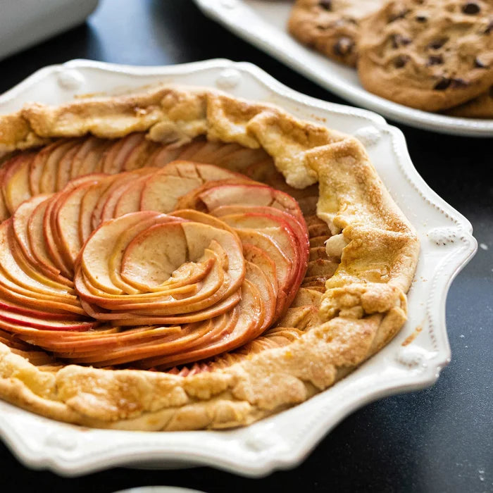 Berry & Thread Pie Dish- Whitewash