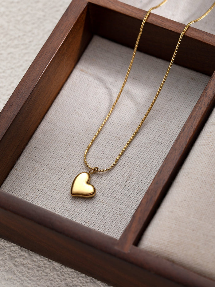 Camila | Gold Minimalist Heart Necklace