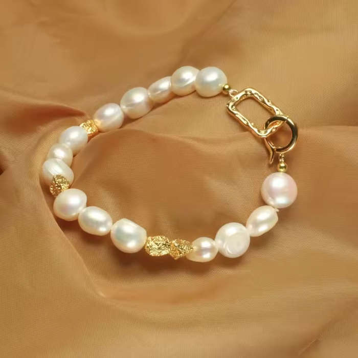 Diana | Gold-Plated Hope Bracelet with Defined Pearls Silhouette