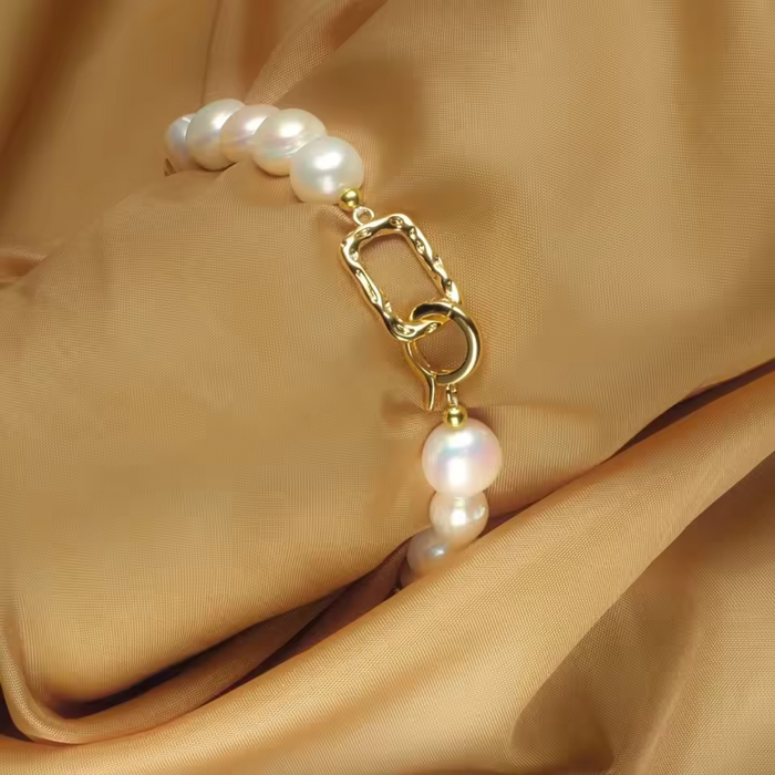 Diana | Gold-Plated Hope Bracelet with Defined Pearls Silhouette