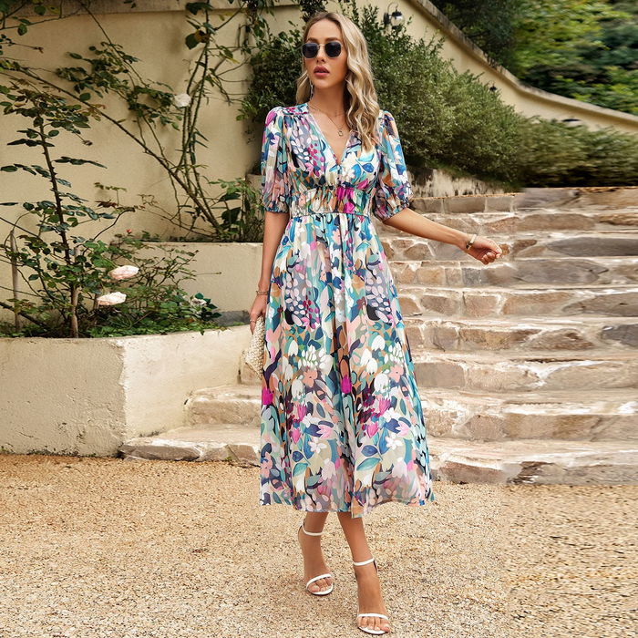 Elly | Dress with Charm and V-Neck
