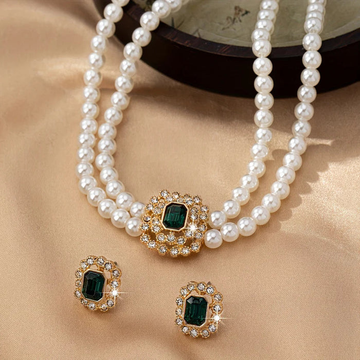 Elvira | Pearls Necklace with Emerald Elements