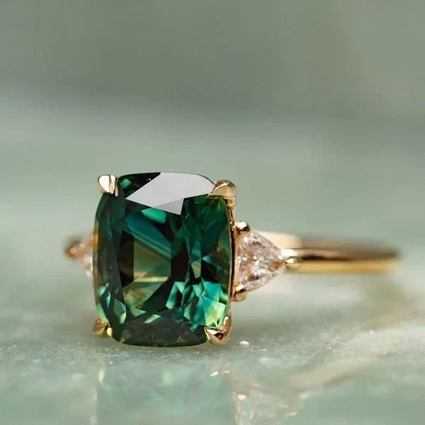 Emilie | Ring with Cushion-Cut Emerald