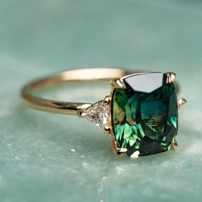 Emilie | Ring with Cushion-Cut Emerald
