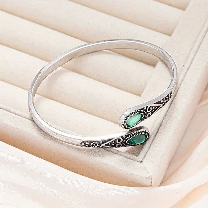 Frieda | Narrow Ring with Brilliant Emerald Edge