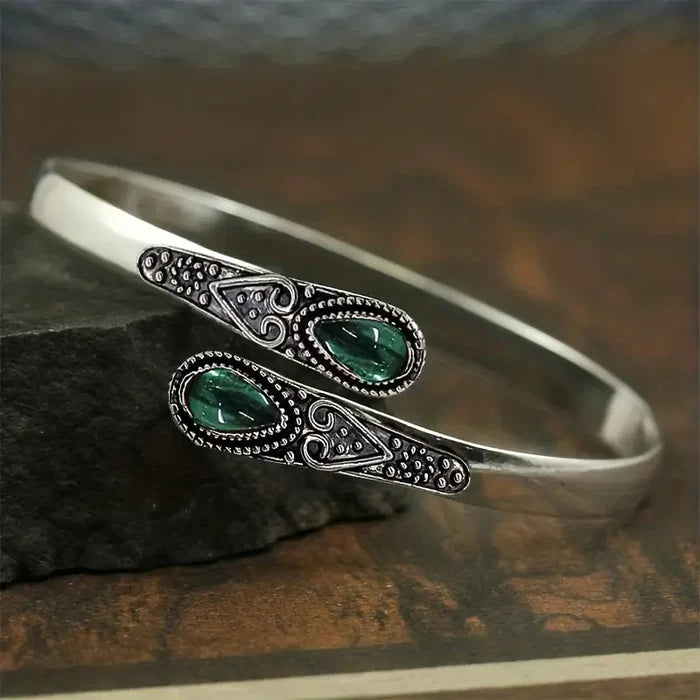 Frieda | Narrow Ring with Brilliant Emerald Edge