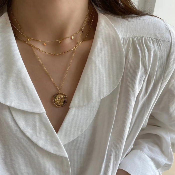 Helena | Gold-Plated Discreet Necklace with Geometric Charm
