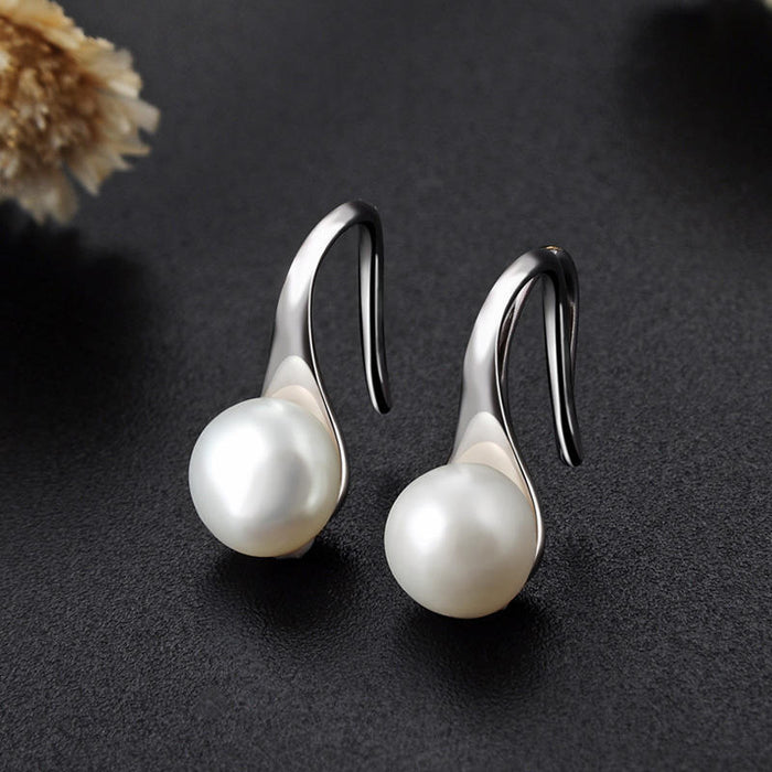 Helena | Gold-Plated Earrings with Oval Pearl