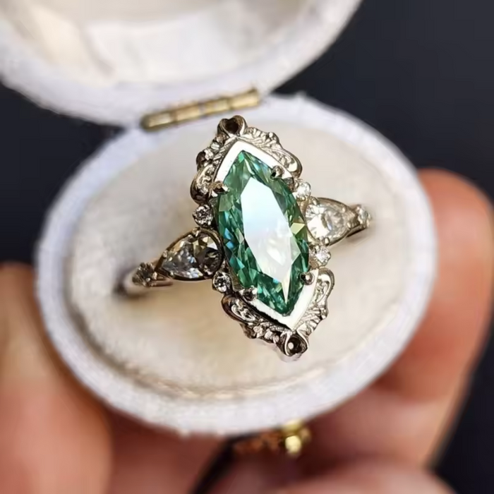 Helena | Ring with Decorative Emerald Settings