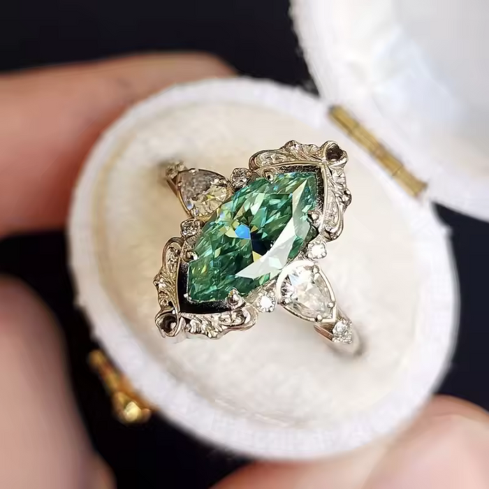 Helena | Ring with Decorative Emerald Settings