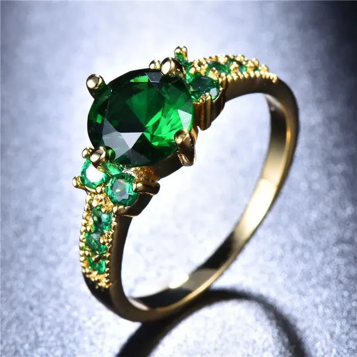 Helga | Ring with Detailed Emerald Leaf