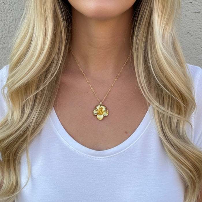 Iida | Gold-Plated Flower Pendant Necklace