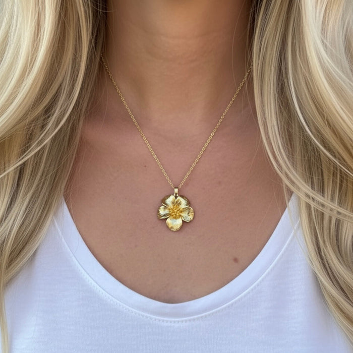 Iida | Gold-Plated Flower Pendant Necklace