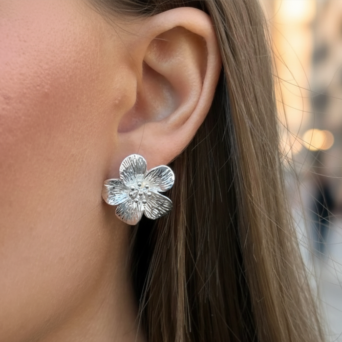 Ilona | Silver Midi Flower Earrings