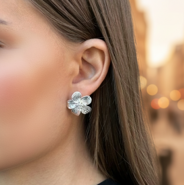 Ilona | Silver Midi Flower Earrings