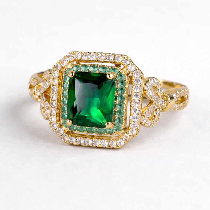 Isabela | Gold-Plated Ring with Central Emerald