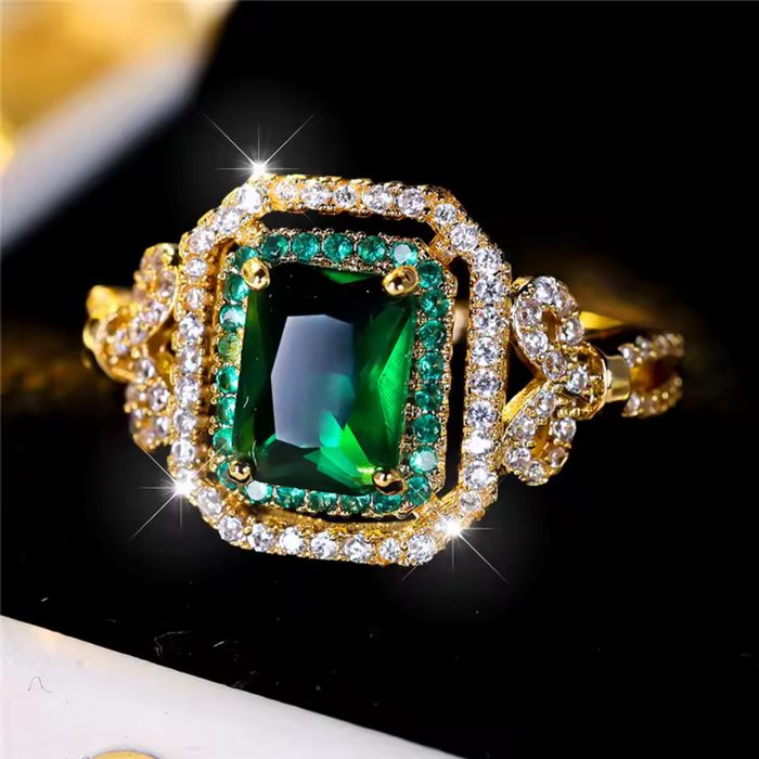 Isabela | Gold-Plated Ring with Central Emerald