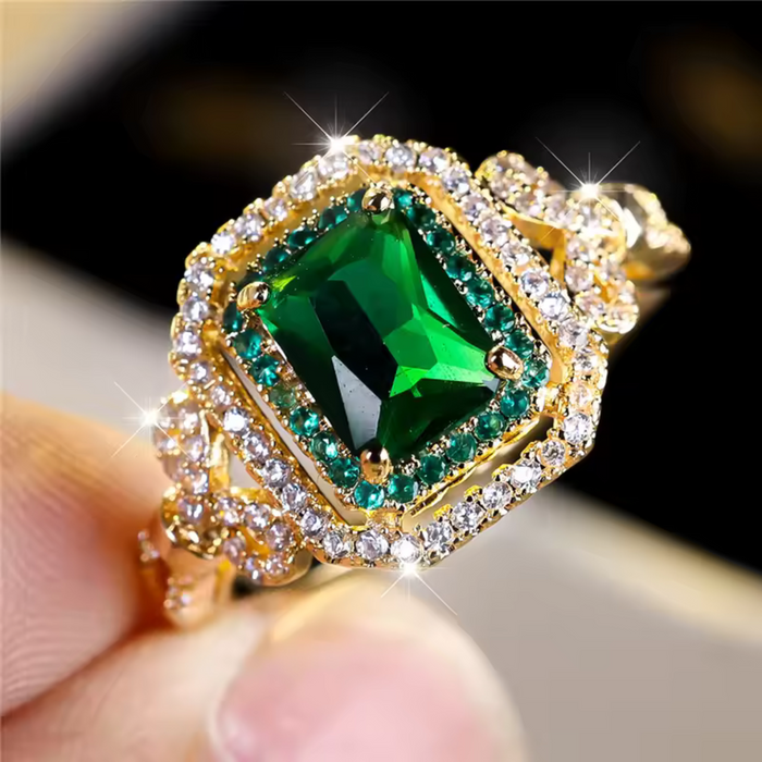 Isabela | Gold-Plated Ring with Central Emerald
