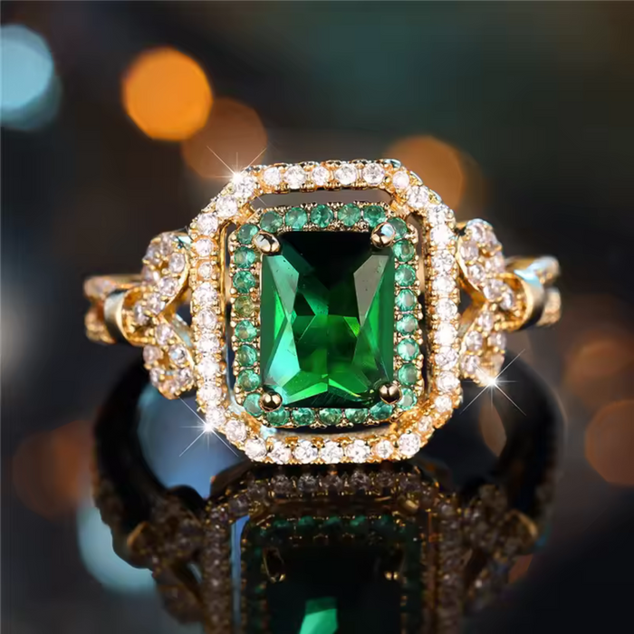 Isabela | Gold-Plated Ring with Central Emerald