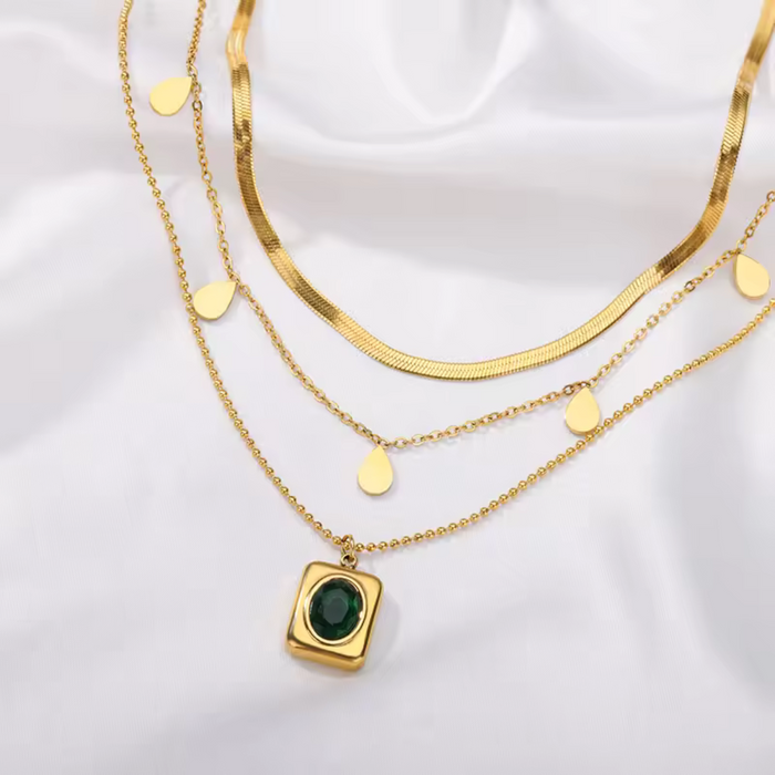 Leona | Gold-Plated Emeralds Necklace with Round Accents