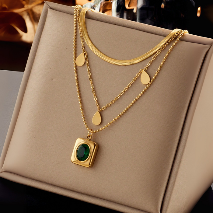 Leona | Gold-Plated Emeralds Necklace with Round Accents