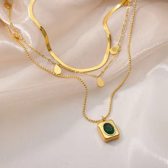 Leona | Gold-Plated Emeralds Necklace with Round Accents