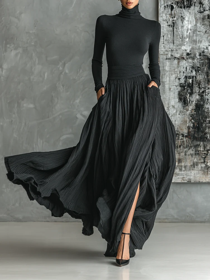Marion | Set Black with Neckline High and Skirt Pleated Flowing