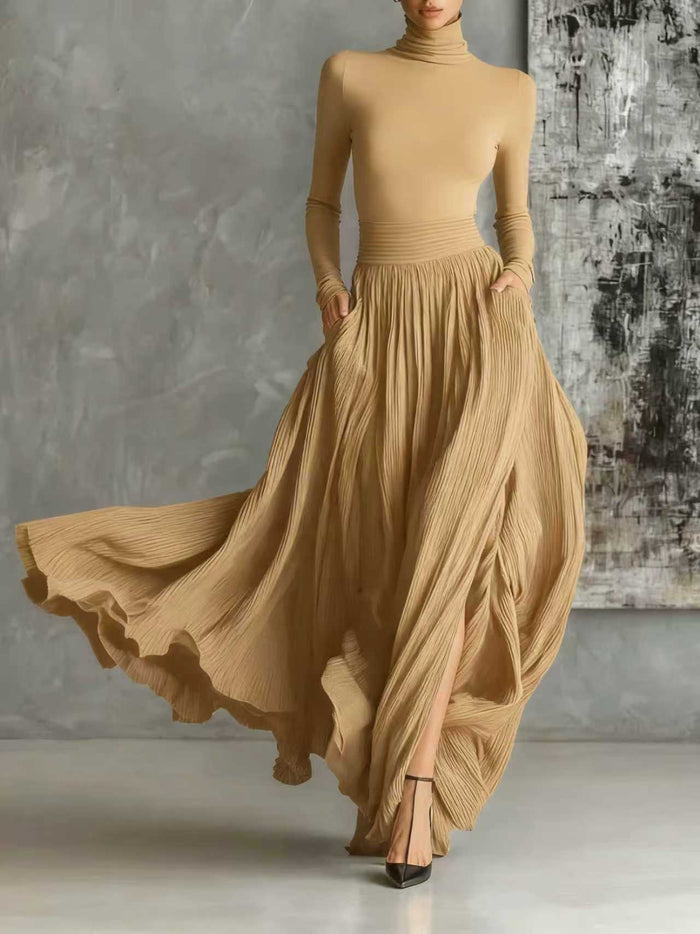 Marion | Set Black with Neckline High and Skirt Pleated Flowing