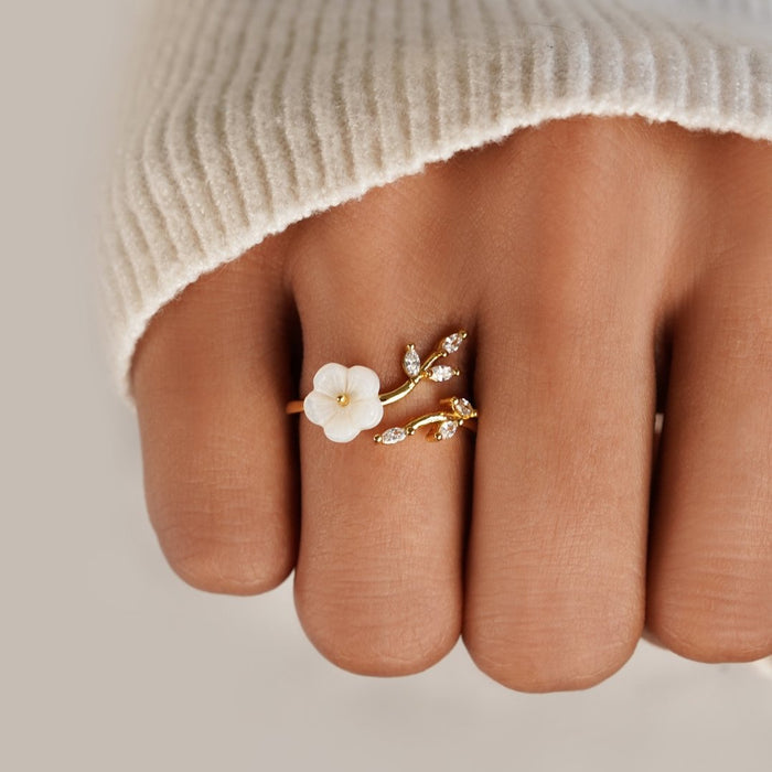 Miriam | Engagement Ring with Floral White Decoration