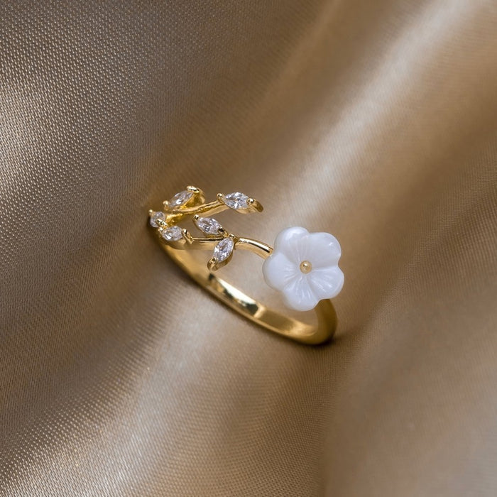 Miriam | Engagement Ring with Floral White Decoration