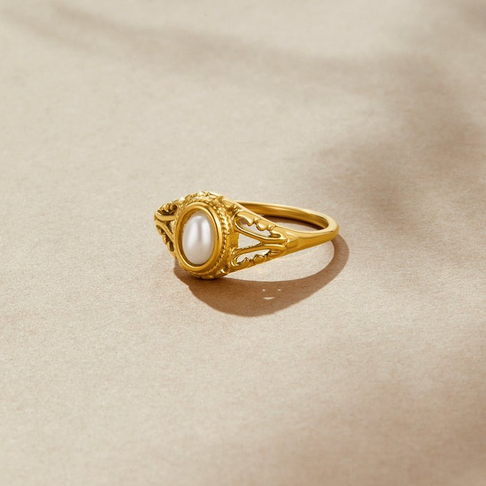 Nora | Gold-Plated Ring with Line Curve