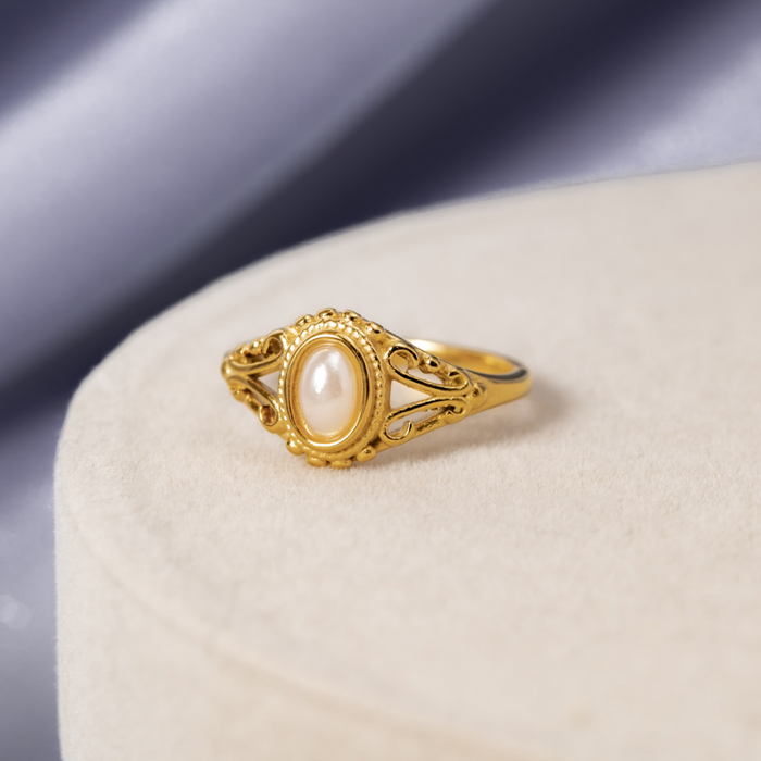 Nora | Gold-Plated Ring with Line Curve