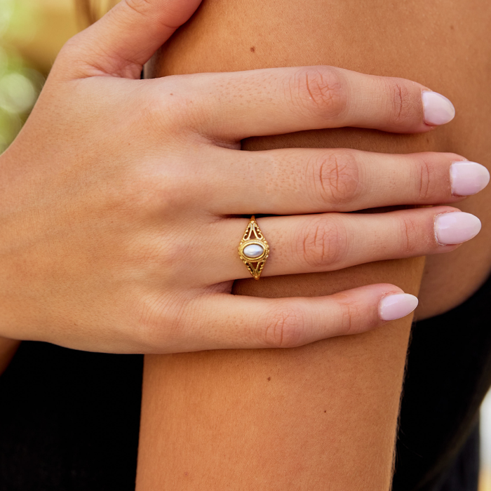Nora | Gold-Plated Ring with Line Curve