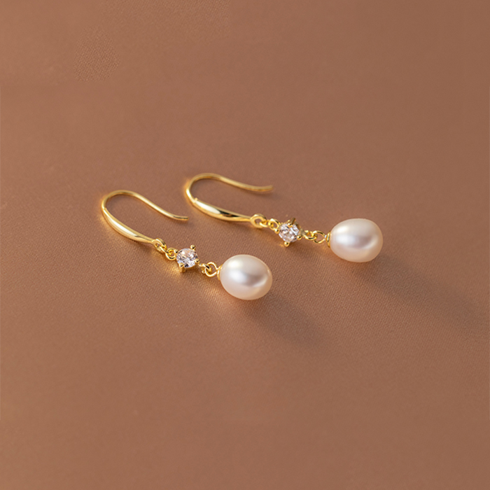 Nora | Pearls Classic Earring with Modern Clasp