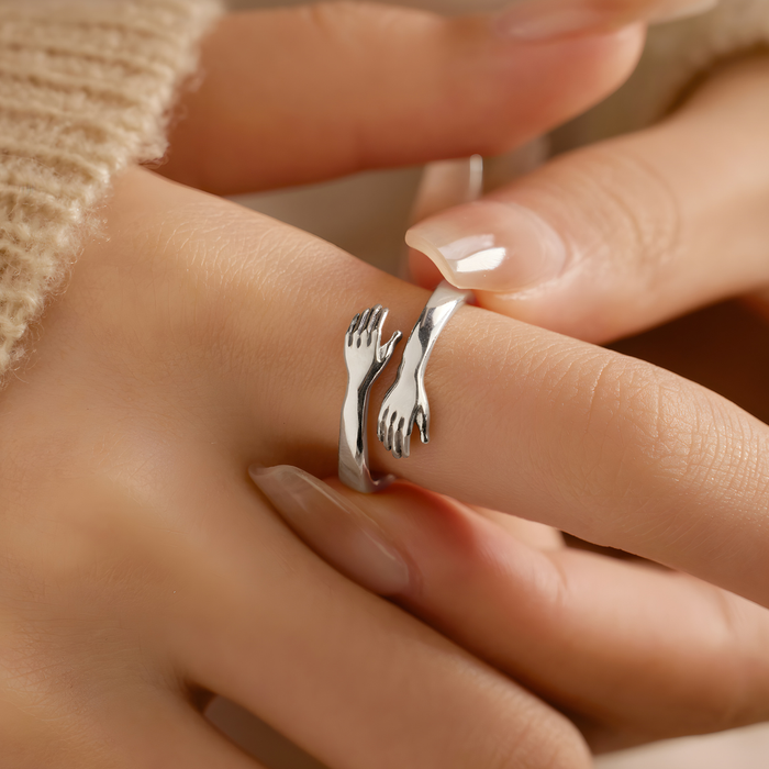 Petra | Silver Hug Infinity Ring