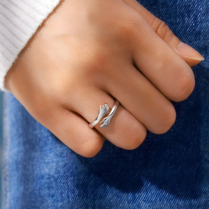 Petra | Silver Hug Infinity Ring