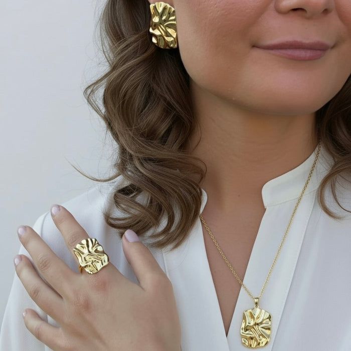 Pinja | Gold-Plated Wavy Earrings