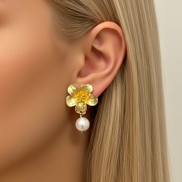 Riina | Gold-Plated Flower Pearl Earrings