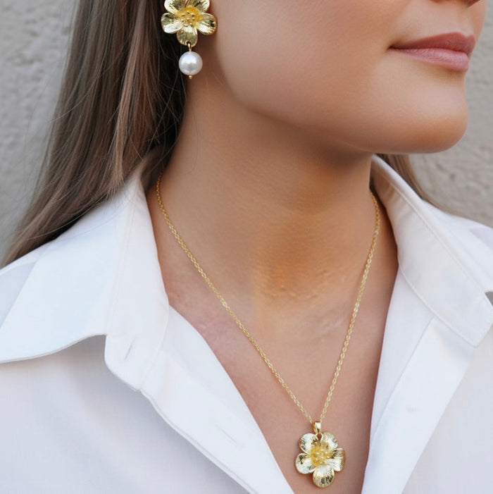 Riina | Gold-Plated Flower Pearl Earrings