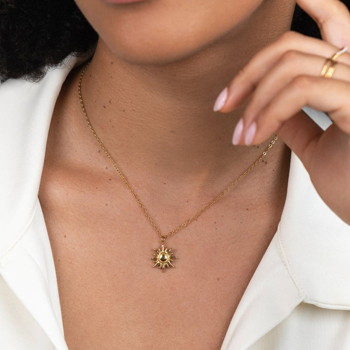 Ronja | Gold-Plated Necklace with Pendant Shaped Flower